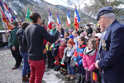 Les enfants de Val Cenis chantent Les Allobroges