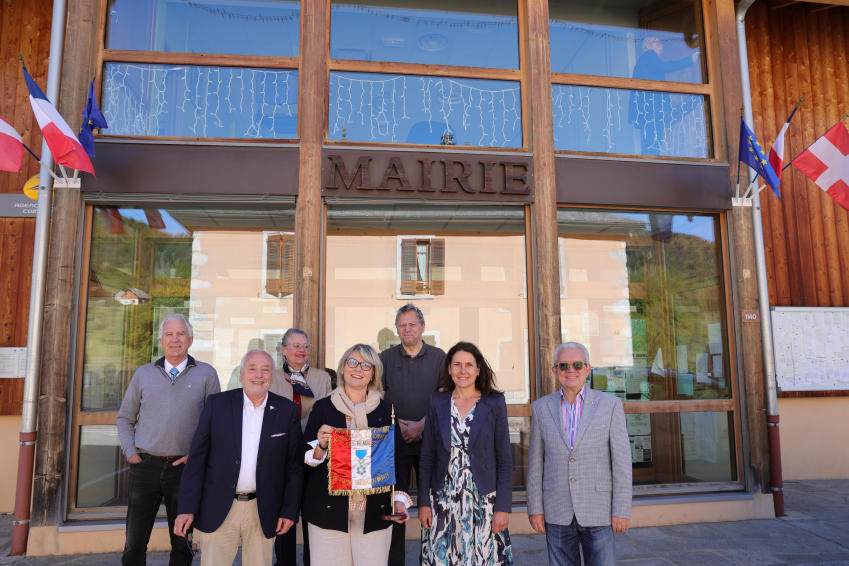 Le comité départemental autour d'Anne Lenfant, maire d'Entremont-le-Vieux
